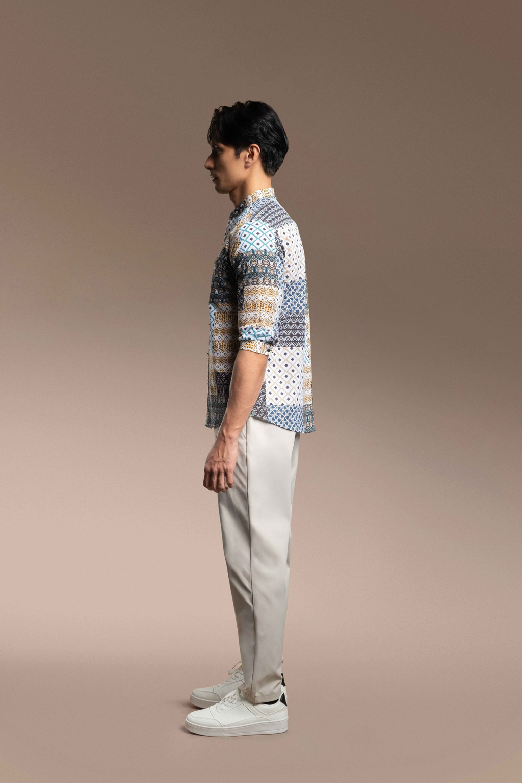 Man wearing a Onésimus Men's Casual Shirts Geometric Prints and white pants on a beige background